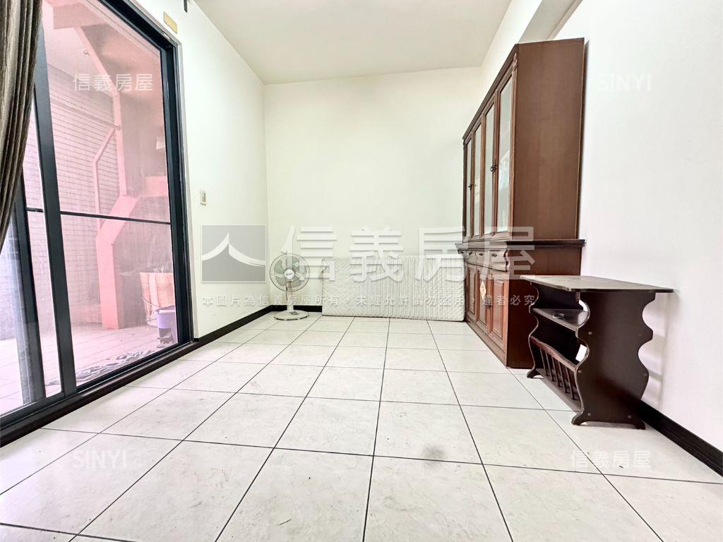 大里重劃區前院花園別墅房屋室內格局與周邊環境