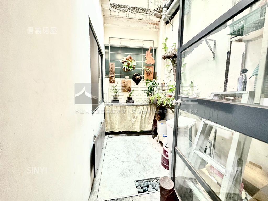 大里重劃區前院花園別墅房屋室內格局與周邊環境