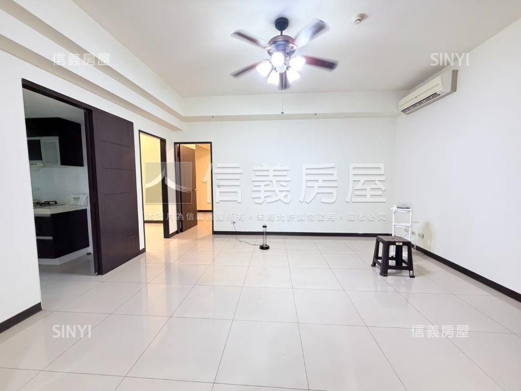 甲山林三房車位房屋室內格局與周邊環境