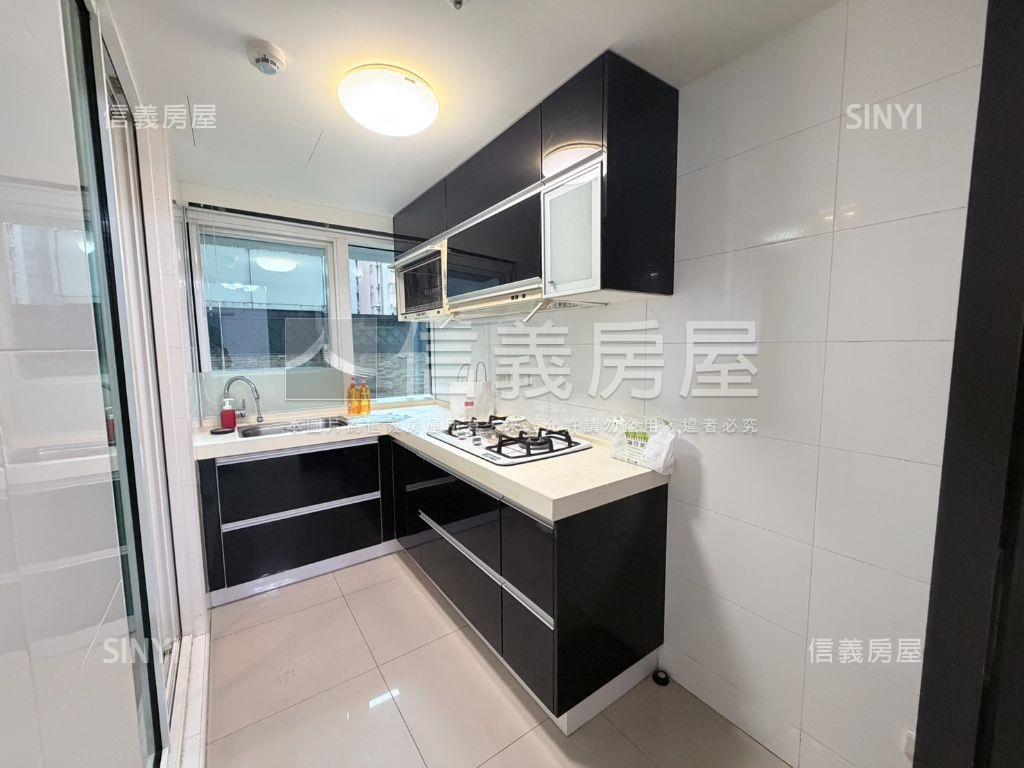 甲山林三房車位房屋室內格局與周邊環境