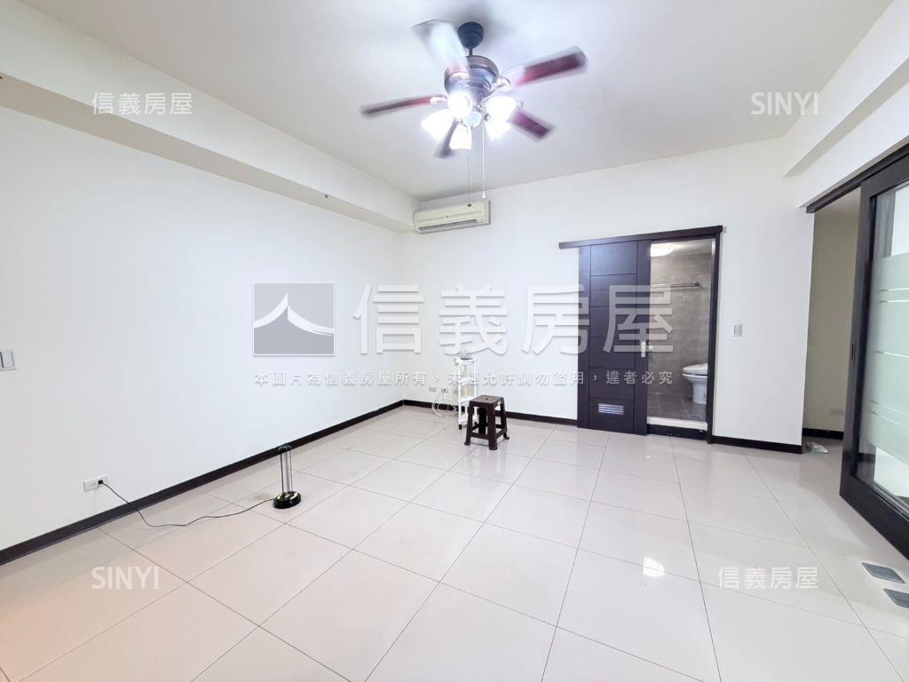 甲山林三房車位房屋室內格局與周邊環境