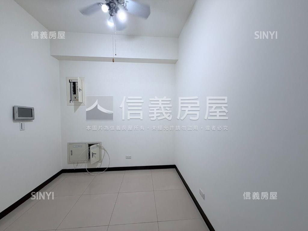 甲山林三房車位房屋室內格局與周邊環境