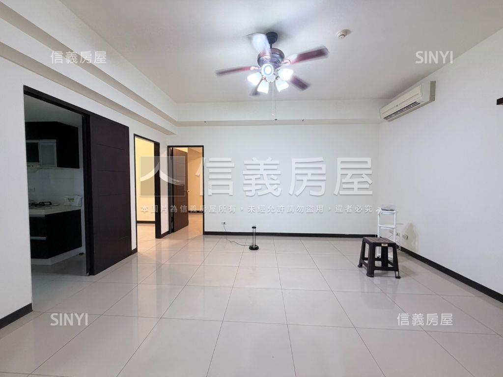 甲山林三房車位房屋室內格局與周邊環境