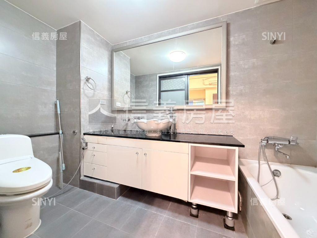 甲山林三房車位房屋室內格局與周邊環境