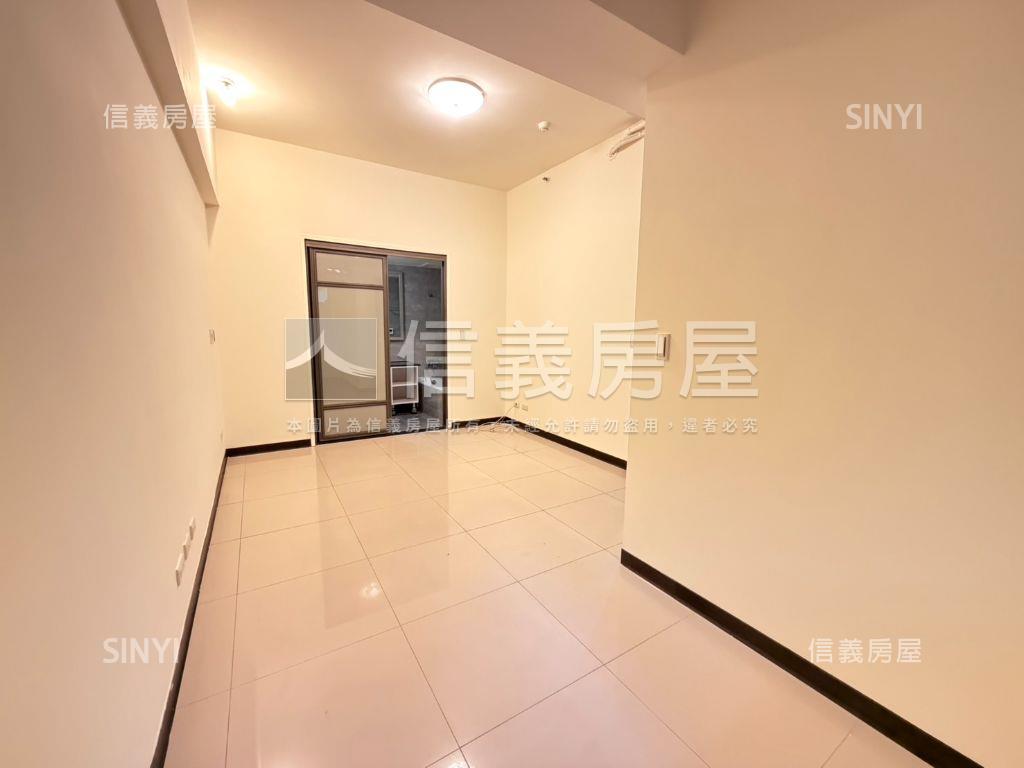 甲山林三房車位房屋室內格局與周邊環境