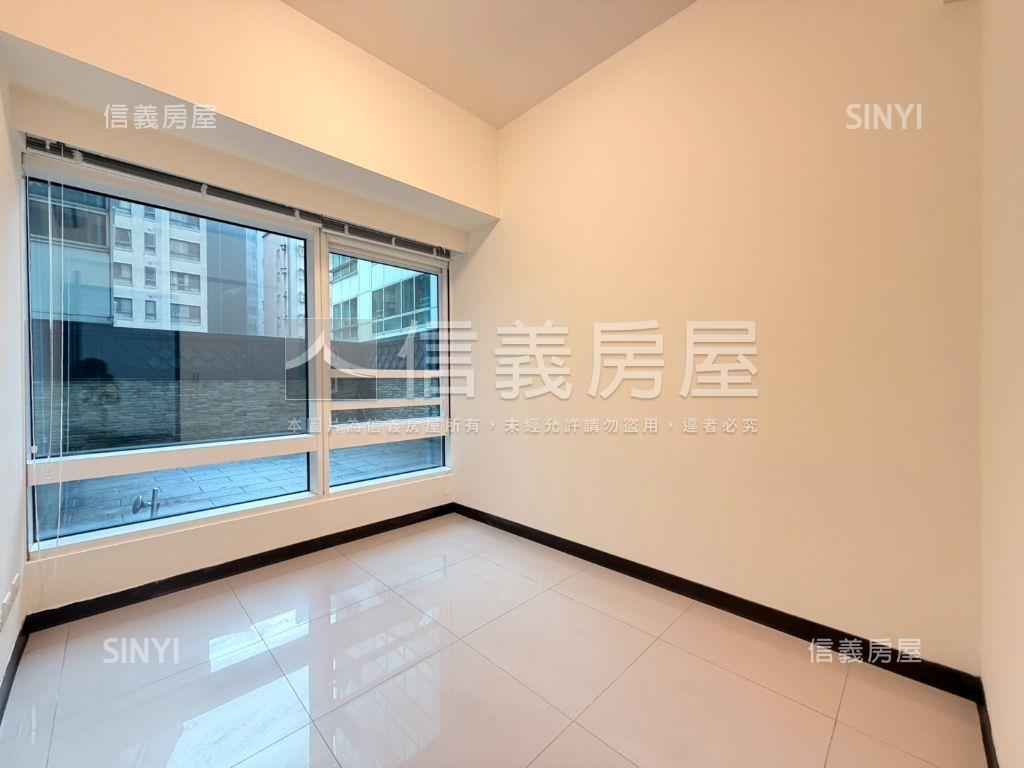 甲山林三房車位房屋室內格局與周邊環境