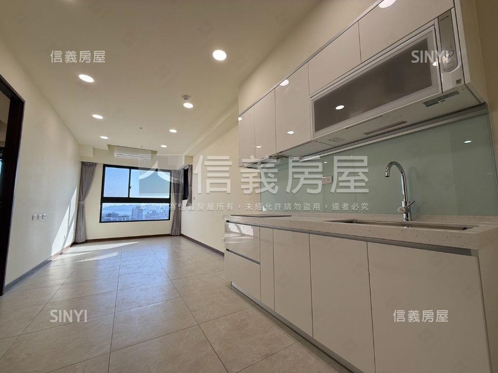 三本。陽光燦爛大套房車位房屋室內格局與周邊環境