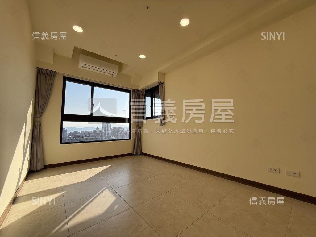 三本。陽光燦爛大套房車位房屋室內格局與周邊環境