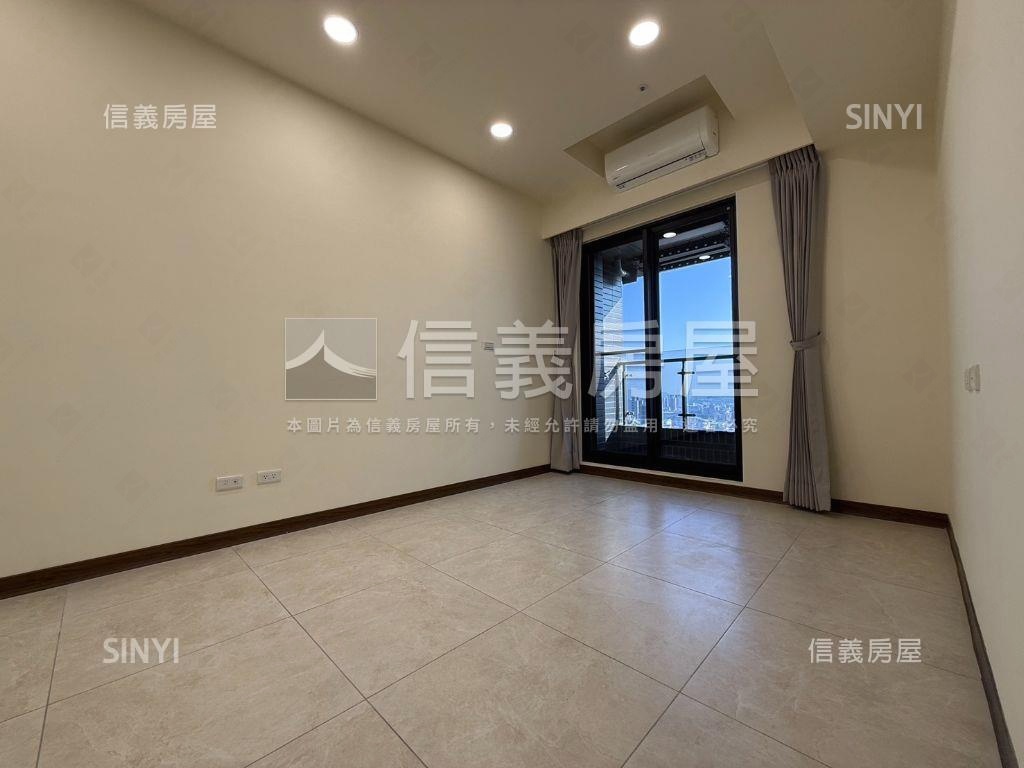 三本。陽光燦爛大套房車位房屋室內格局與周邊環境