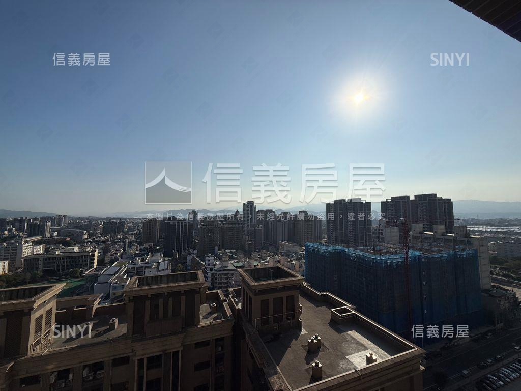 三本。陽光燦爛大套房車位房屋室內格局與周邊環境