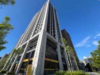 三本。陽光燦爛大套房車位