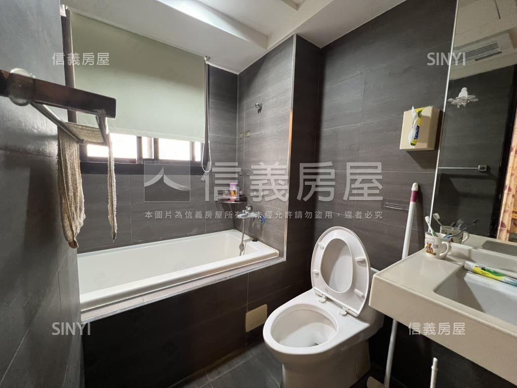 新麗馳視野三房平車。瑰寶房屋室內格局與周邊環境