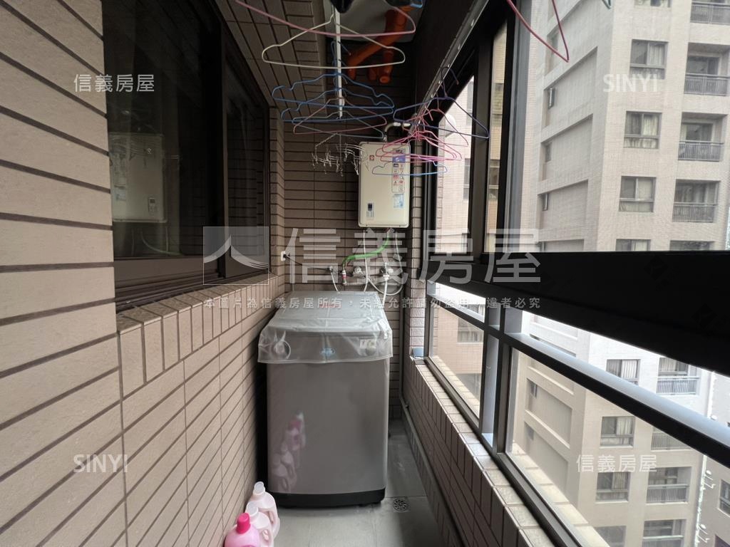 新麗馳視野三房平車。瑰寶房屋室內格局與周邊環境