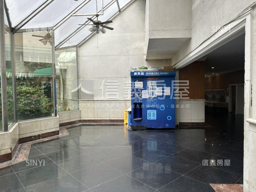 近五權車站衛浴開窗套房房屋室內格局與周邊環境