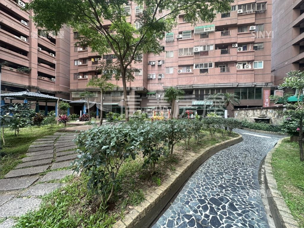 近五權車站衛浴開窗套房房屋室內格局與周邊環境