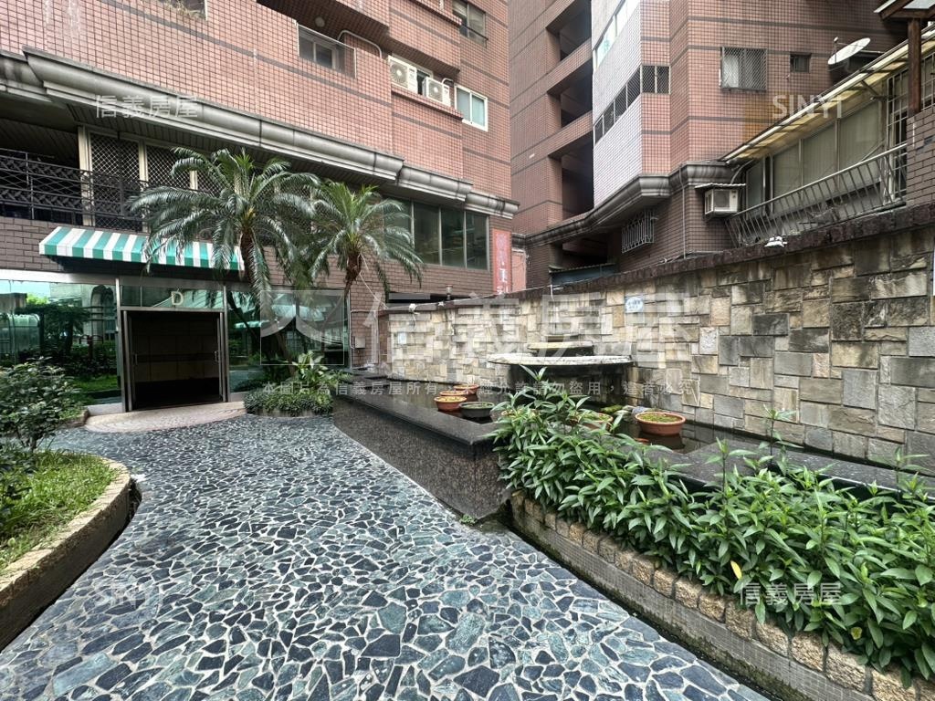 近五權車站衛浴開窗套房房屋室內格局與周邊環境