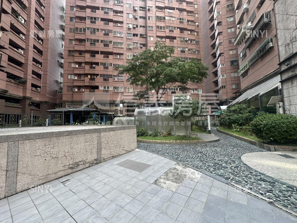 近五權車站衛浴開窗套房房屋室內格局與周邊環境