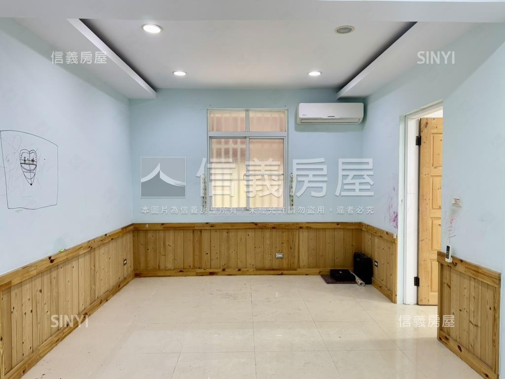 近市府美巷道面寬公寓一樓房屋室內格局與周邊環境