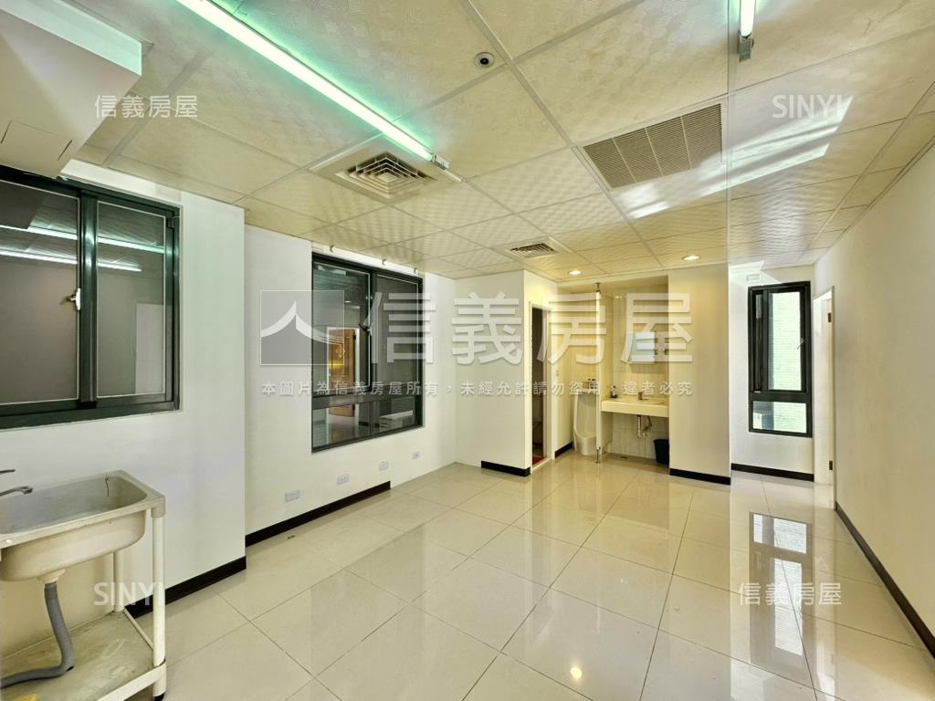 烏日裕國豐田９米面寬店面房屋室內格局與周邊環境