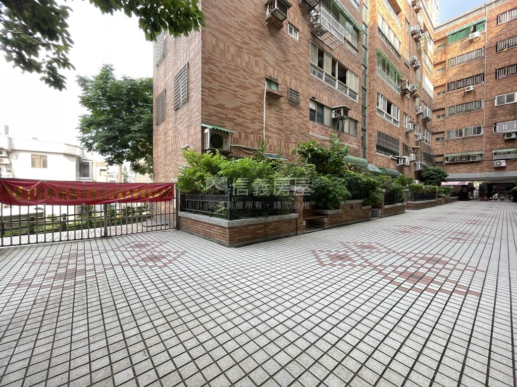 名峰花都三房車位房屋室內格局與周邊環境