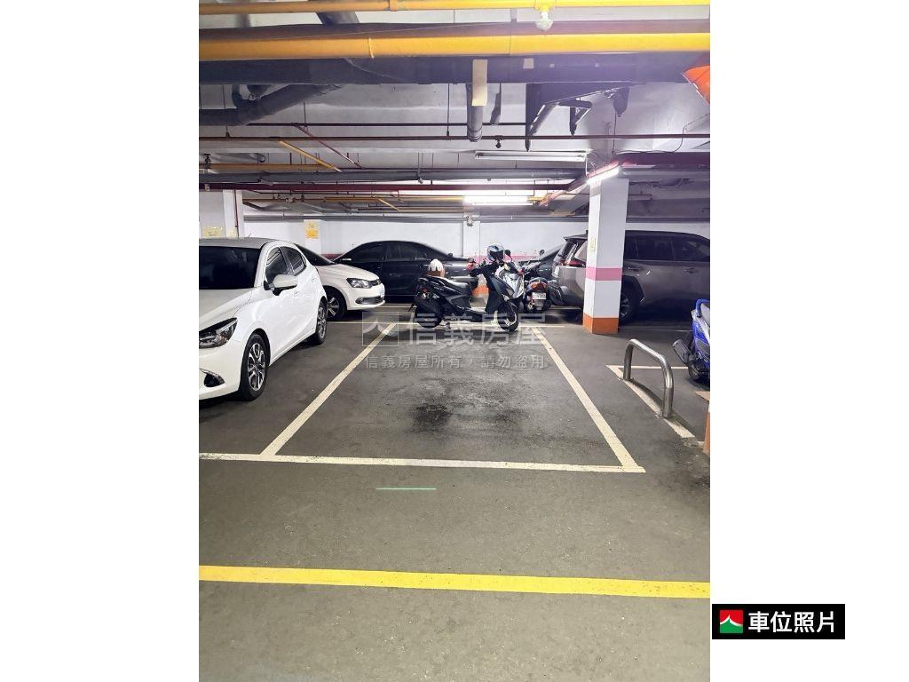 名峰花都三房車位房屋室內格局與周邊環境