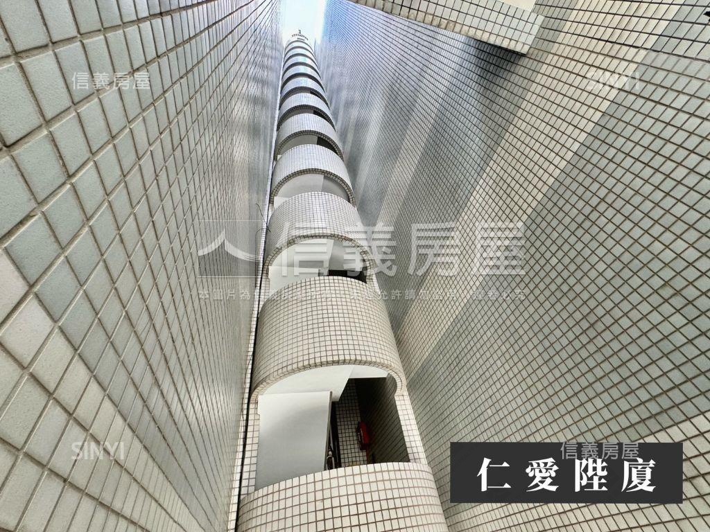 朝北陛廈附車位房屋室內格局與周邊環境
