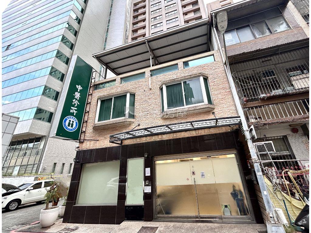 ３６地坪稀有營運中診所房屋室內格局與周邊環境