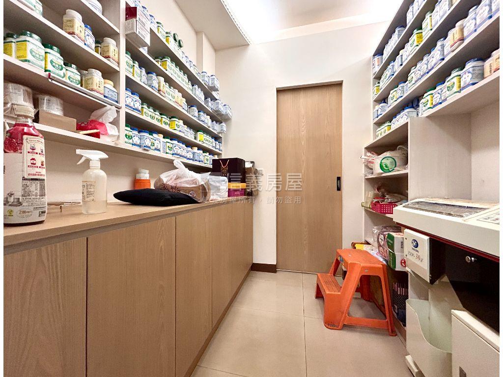 ３６地坪稀有營運中診所房屋室內格局與周邊環境