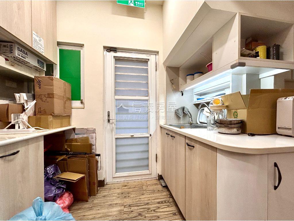 ３６地坪稀有營運中診所房屋室內格局與周邊環境