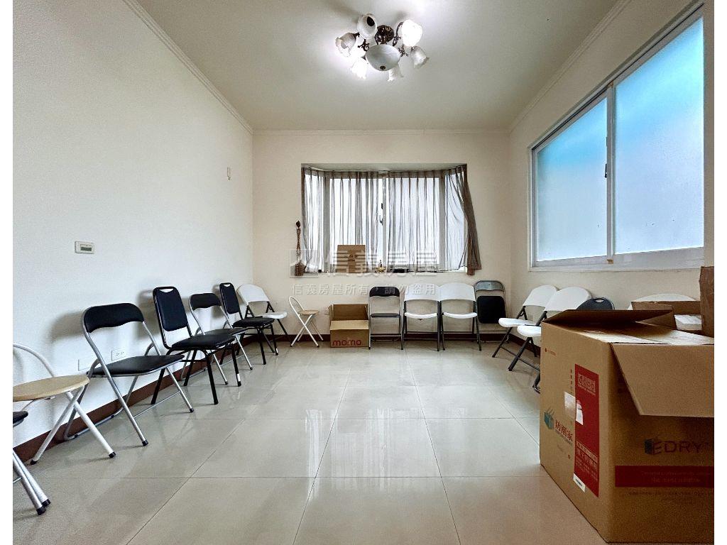 ３６地坪稀有營運中診所房屋室內格局與周邊環境