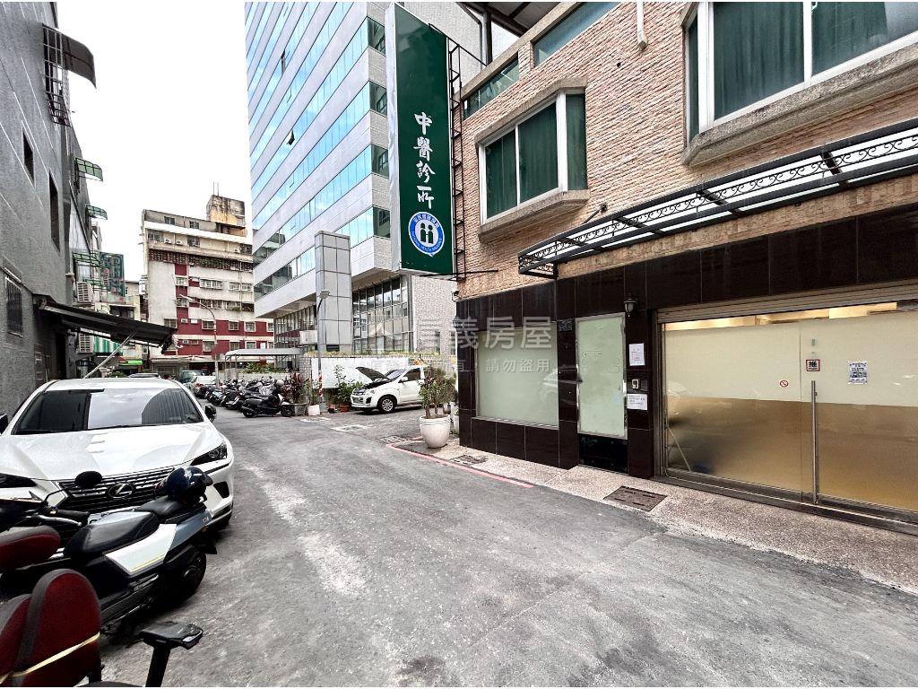 ３６地坪稀有營運中診所房屋室內格局與周邊環境