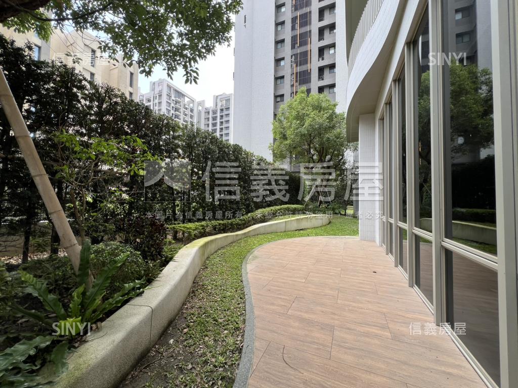 臻未來。大空間朝南美屋房屋室內格局與周邊環境