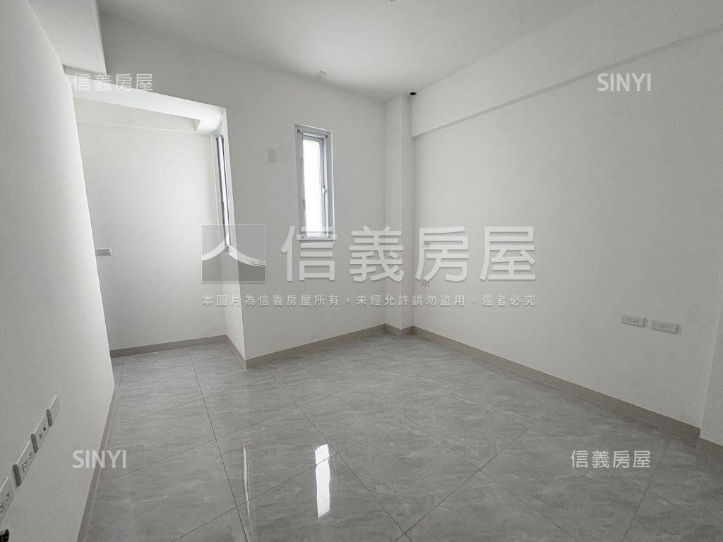 雙車墅約１年屋齡雅致透天房屋室內格局與周邊環境