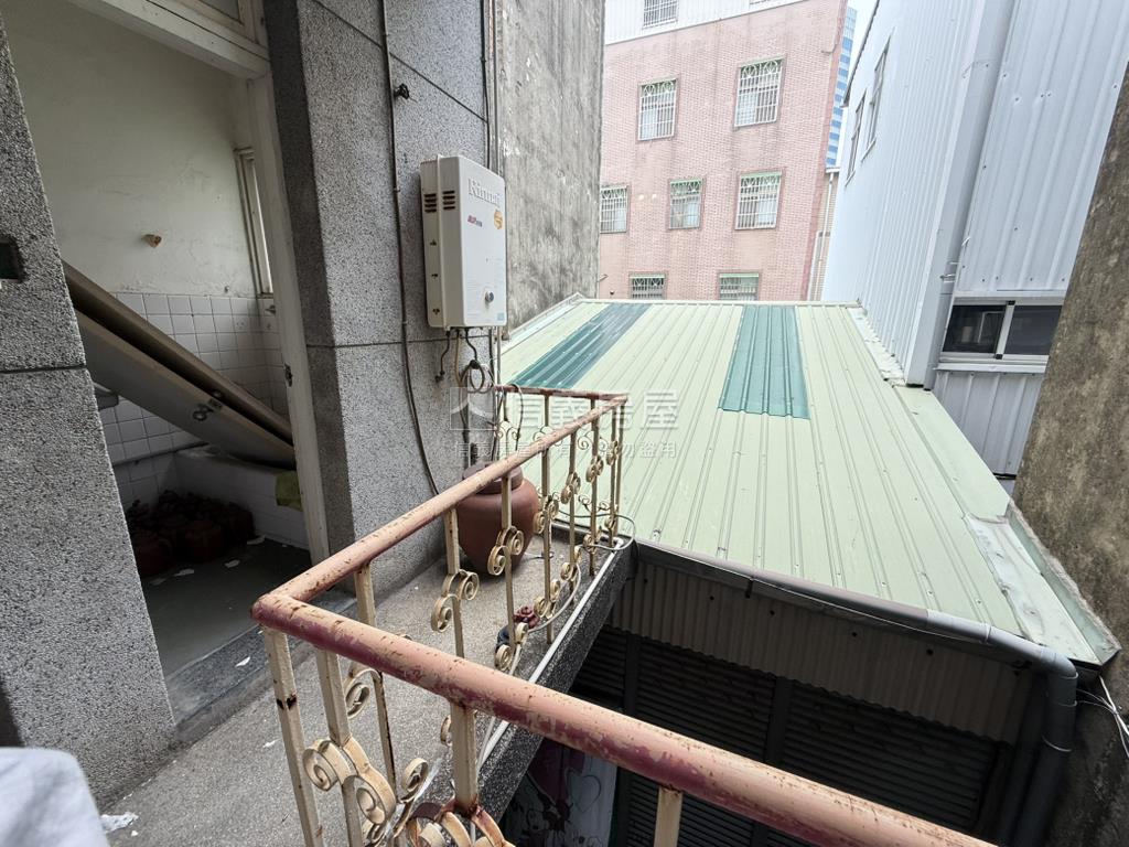雙城區面寬約５米透天房屋室內格局與周邊環境