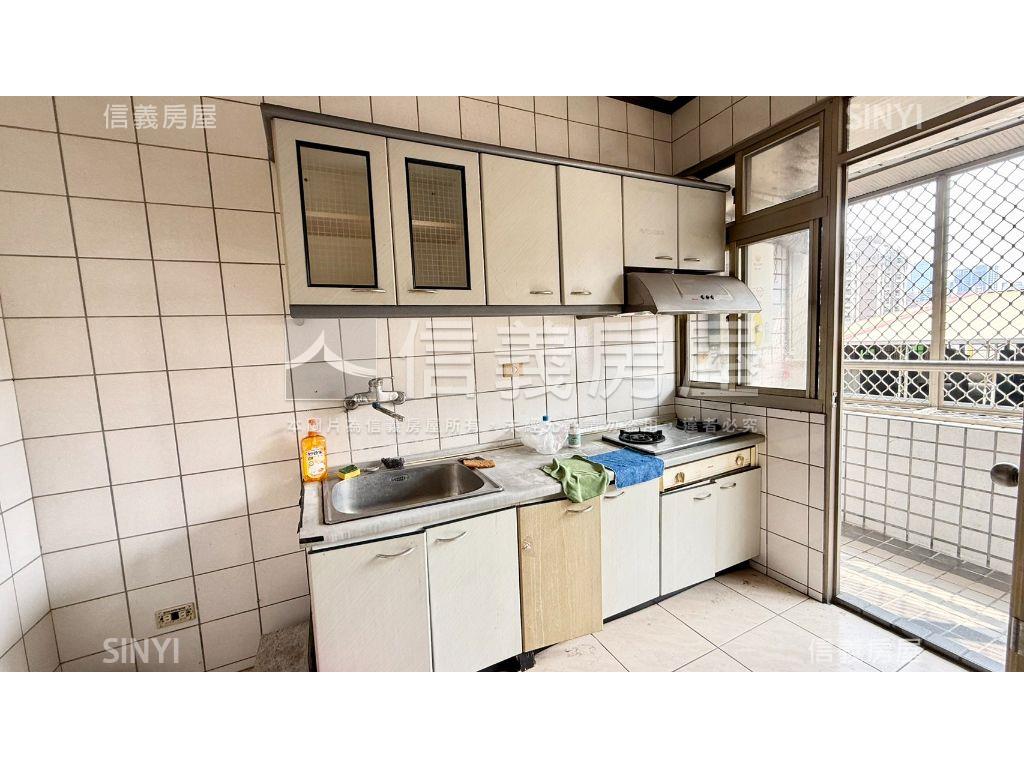 稀有逢甲四房平車大空間房屋室內格局與周邊環境