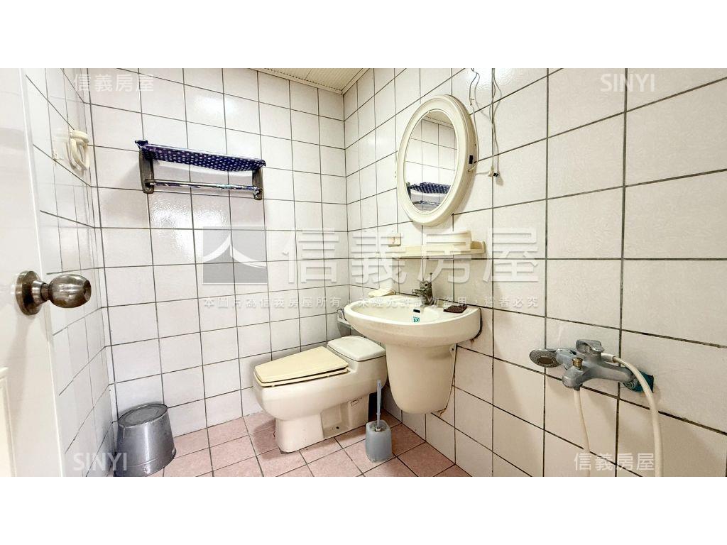 稀有逢甲四房平車大空間房屋室內格局與周邊環境