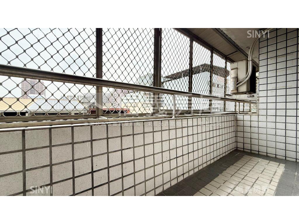 稀有逢甲四房平車大空間房屋室內格局與周邊環境