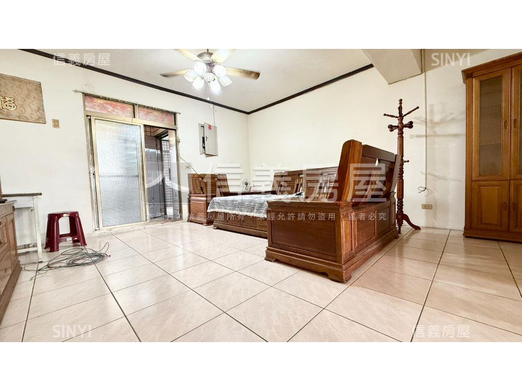 稀有逢甲四房平車大空間房屋室內格局與周邊環境