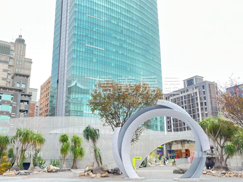 強！精誠路大面寬角店房屋室內格局與周邊環境