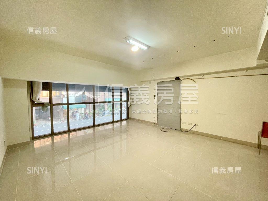 超商旁面寬４米６霸氣店面房屋室內格局與周邊環境