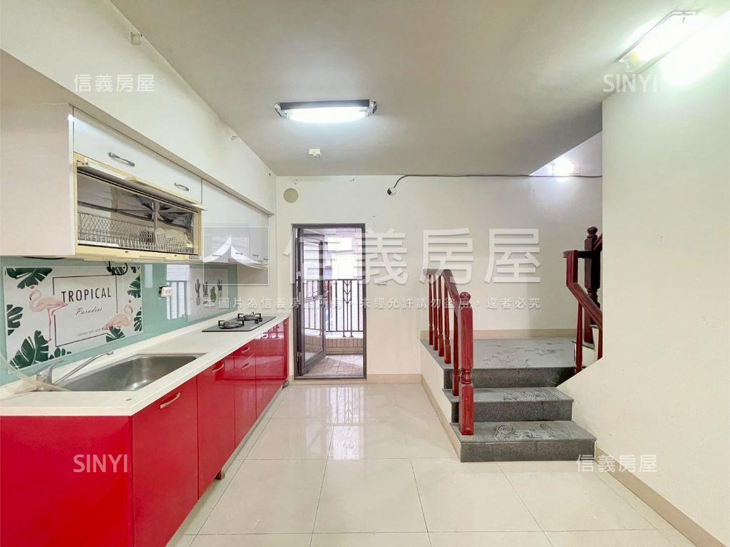 超商旁面寬４米６霸氣店面房屋室內格局與周邊環境