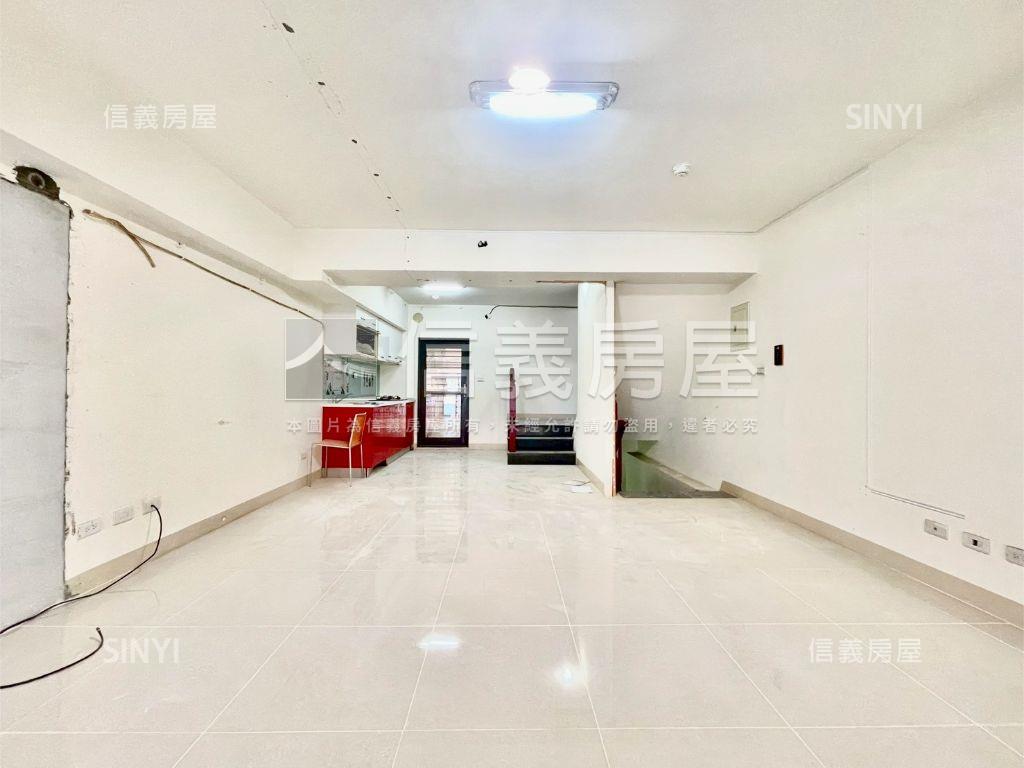 超商旁面寬４米６霸氣店面房屋室內格局與周邊環境