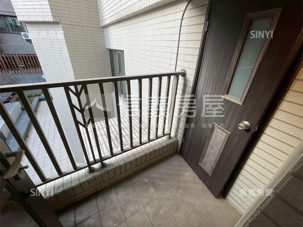 超商旁面寬４米６霸氣店面房屋室內格局與周邊環境