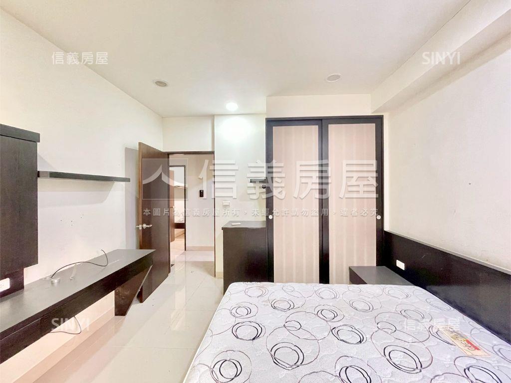 超商旁面寬４米６霸氣店面房屋室內格局與周邊環境