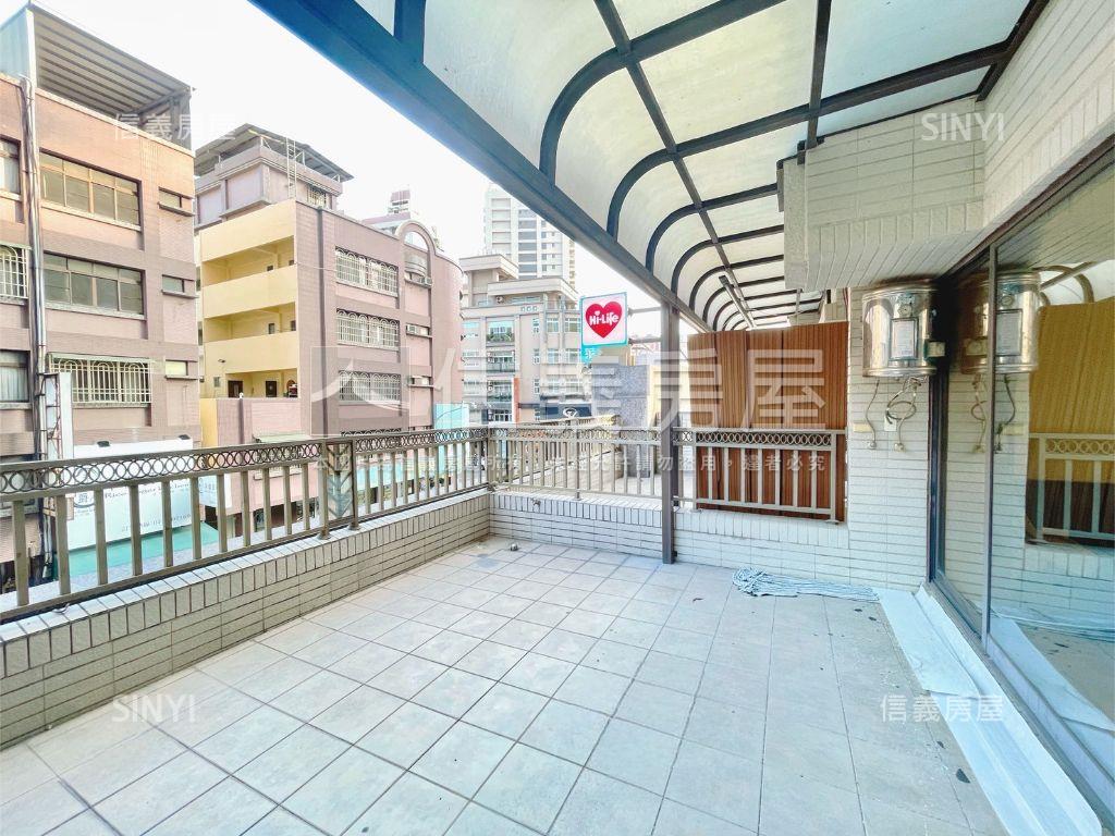 超商旁面寬４米６霸氣店面房屋室內格局與周邊環境