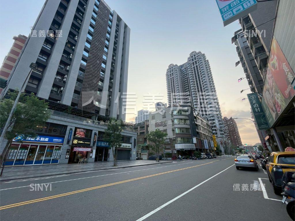 超商旁面寬４米６霸氣店面房屋室內格局與周邊環境