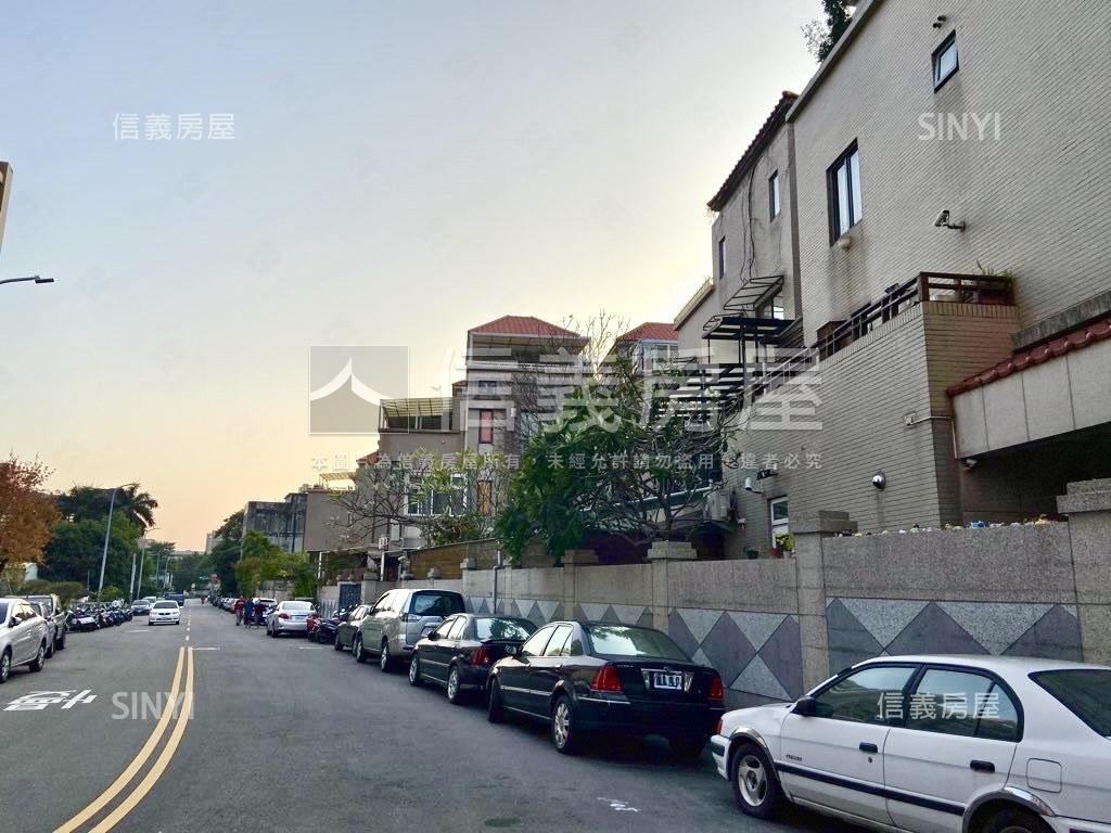 天工琉璃臨路邊間震後美墅房屋室內格局與周邊環境