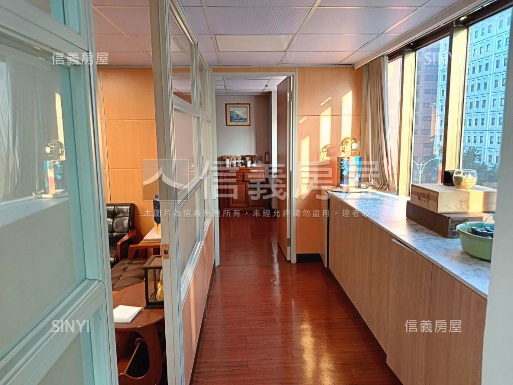 正南京東路第一排辦公房屋室內格局與周邊環境