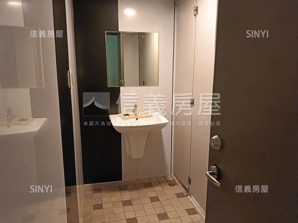 正南京東路第一排辦公房屋室內格局與周邊環境