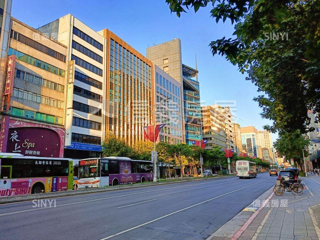 正南京東路第一排辦公房屋室內格局與周邊環境